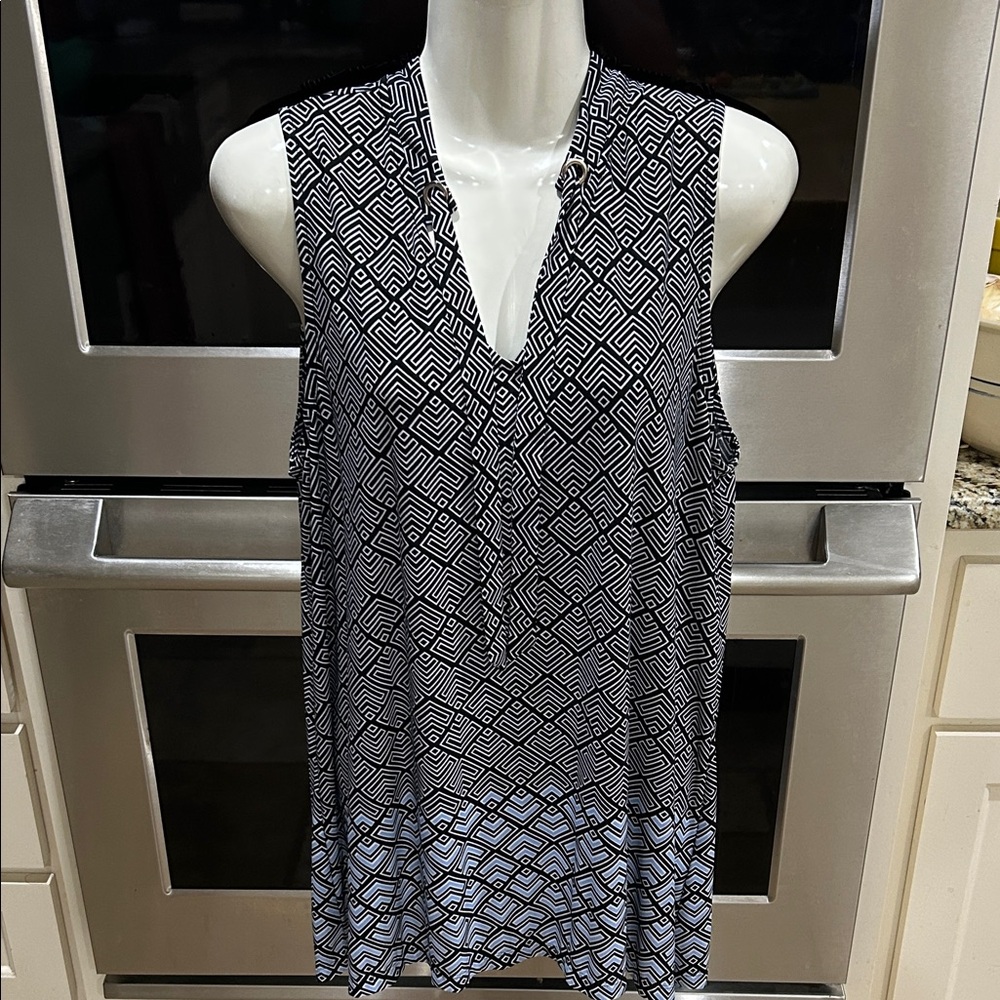 Geometric Black and White Sleeveless Top